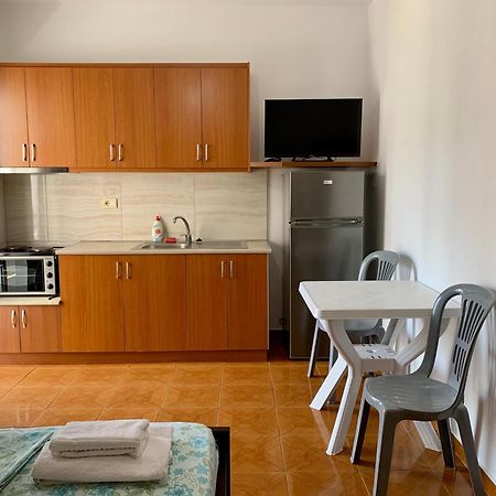 Vaso Apts Sarandë Buitenkant foto