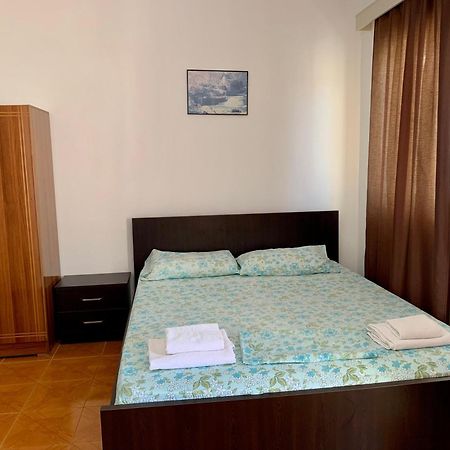 Vaso Apts Sarandë Buitenkant foto