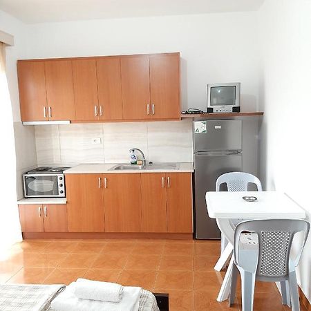 Vaso Apts Sarandë Buitenkant foto