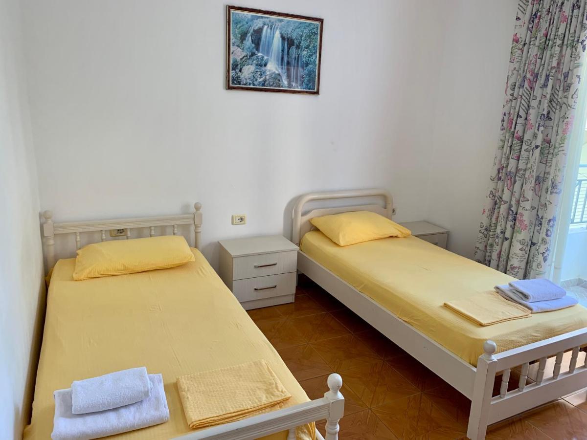 Vaso Apts Sarandë Buitenkant foto