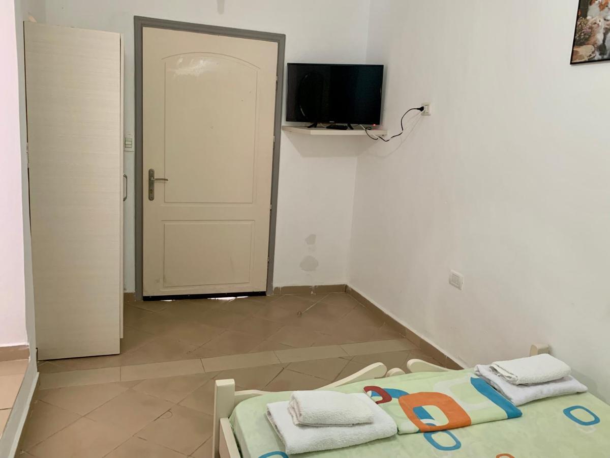 Vaso Apts Sarandë Buitenkant foto