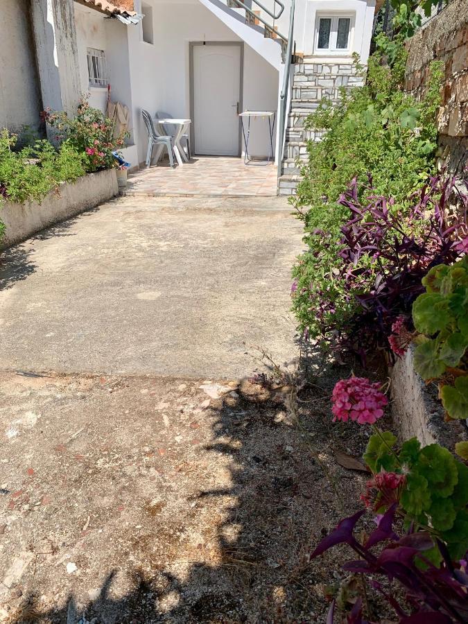 Vaso Apts Sarandë Buitenkant foto