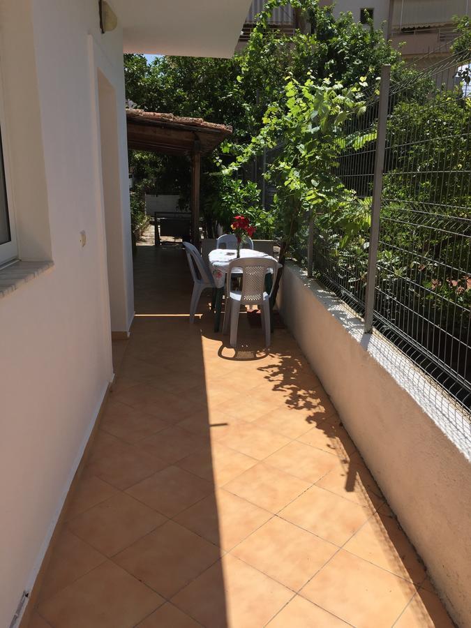 Vaso Apts Sarandë Buitenkant foto