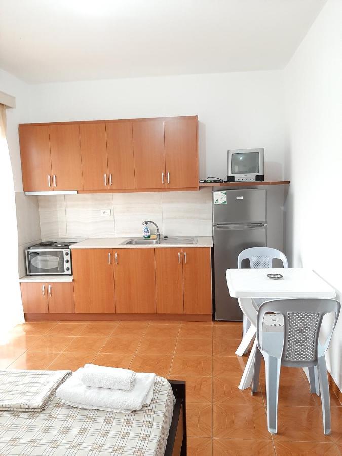 Vaso Apts Sarandë Buitenkant foto